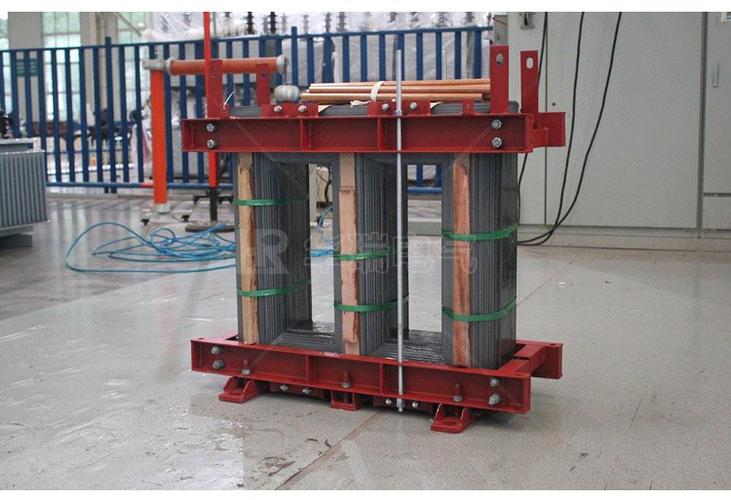 变压器的铁芯为什么要接地?接地时应注意些什么?